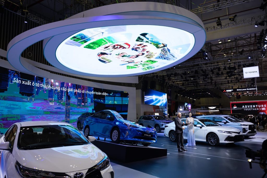 Ngoài bZ4X là tâm điểm, Toyota cũng thể hiện sự chuyển mình tại Triển lãm Ô tô Việt Nam 2022 ảnh 1