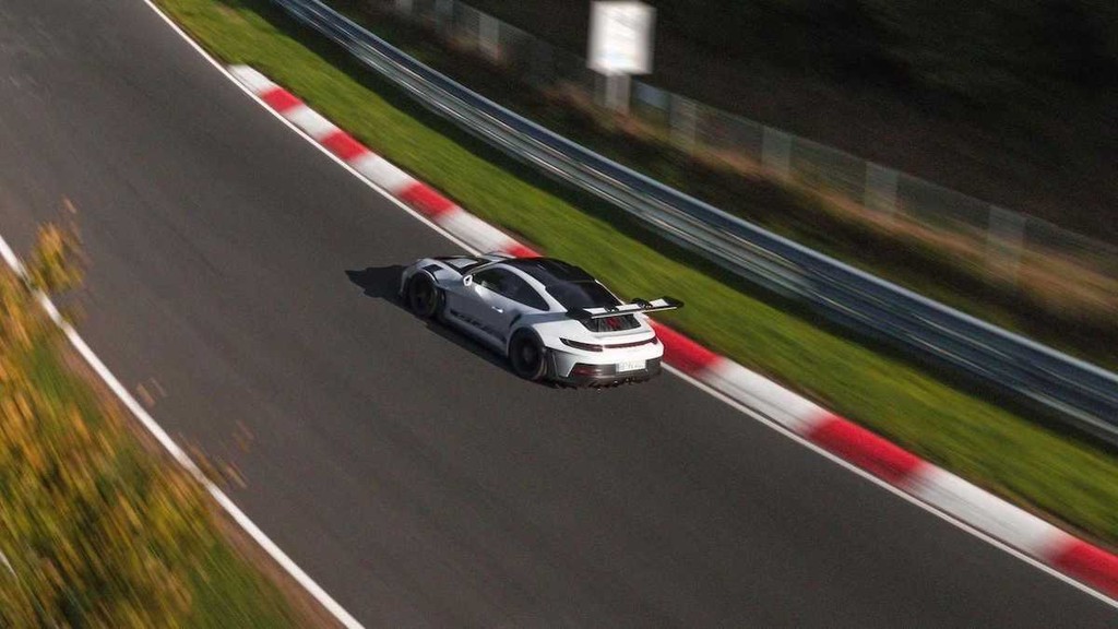 Porsche 911 GT3 RS lập kỷ lục mới ở đường đua Nurburgring ảnh 2