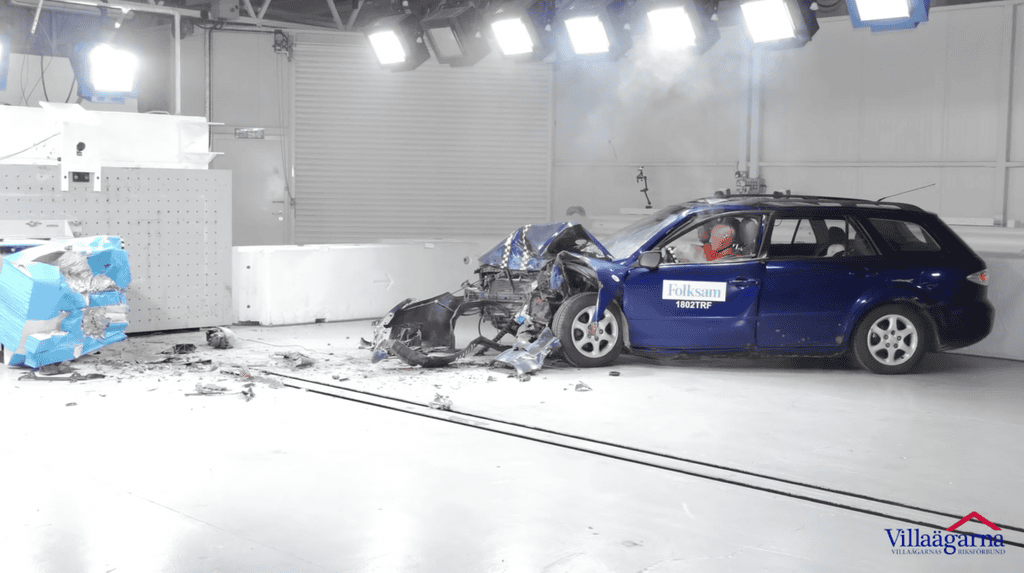 Sự khác biệt về độ an toàn của ôtô Nhật và Đức sau 10 năm sử dụng  ảnh 1