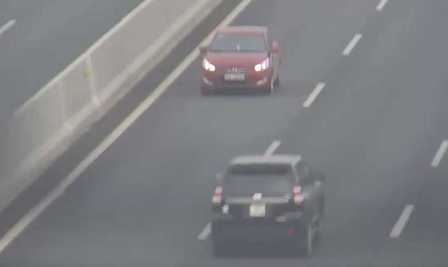 Nữ tài xế lái xe Hyundai đi ngược chiều cao tốc Hà Nội Hải Phòng ở làn 120 km/h ảnh 1