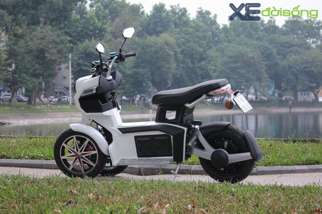 Xe máy điện 3 bánh cân bằng giá 49 triệu đồng xuất hiện tại Hà Nội ảnh 2