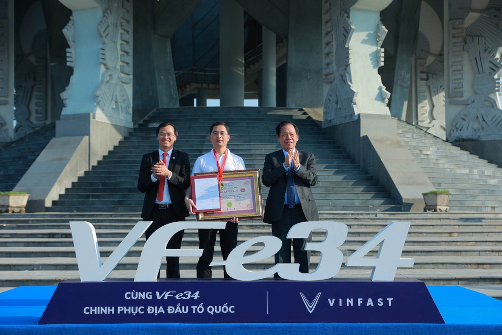 100 xe VF e34 lập kỷ lục “Đoàn caravan xe điện nhiều nhất Việt Nam” ảnh 8