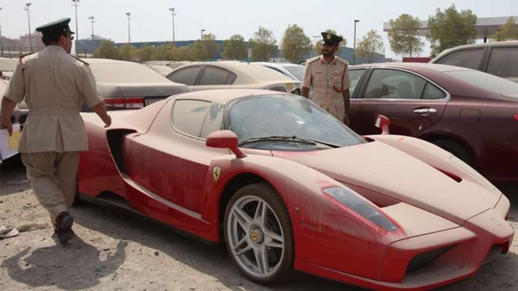 16 sự thật “đắng lòng” phía sau hàng ngàn siêu xe bị bỏ rơi, nằm trơ mình hứng cát bụi tại Dubai ảnh 6