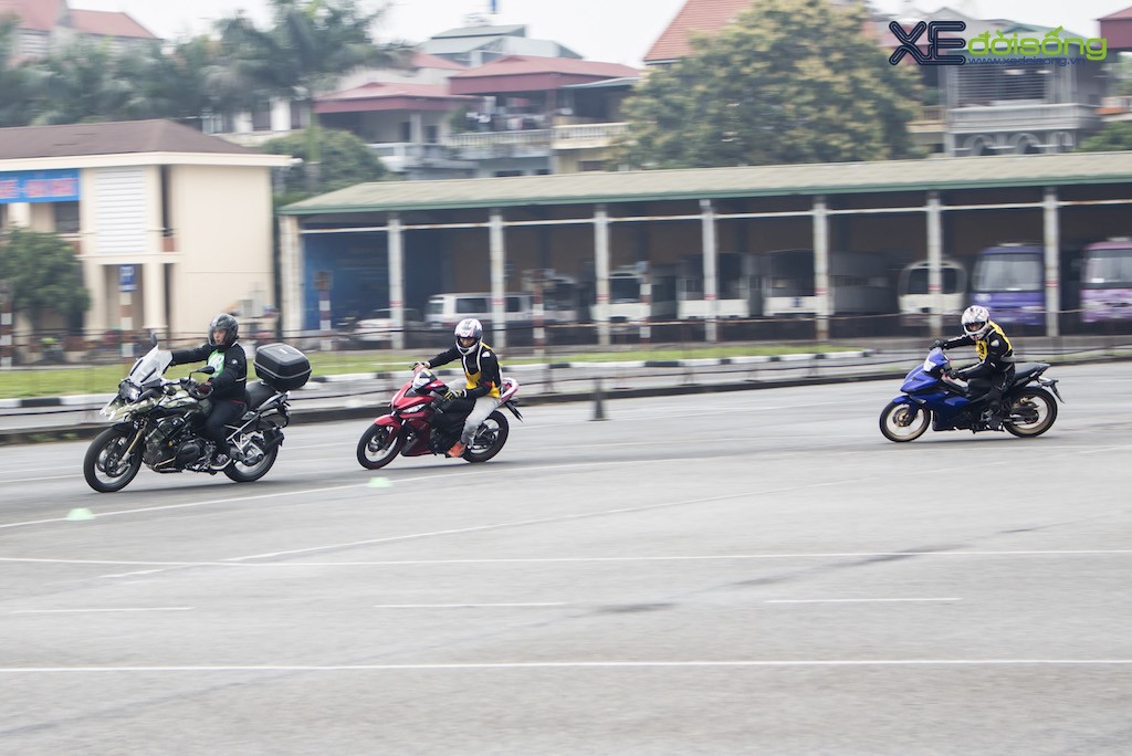 Hàng chục biker Hà Nội tụ tập luyện lái xe đầu năm ảnh 14
