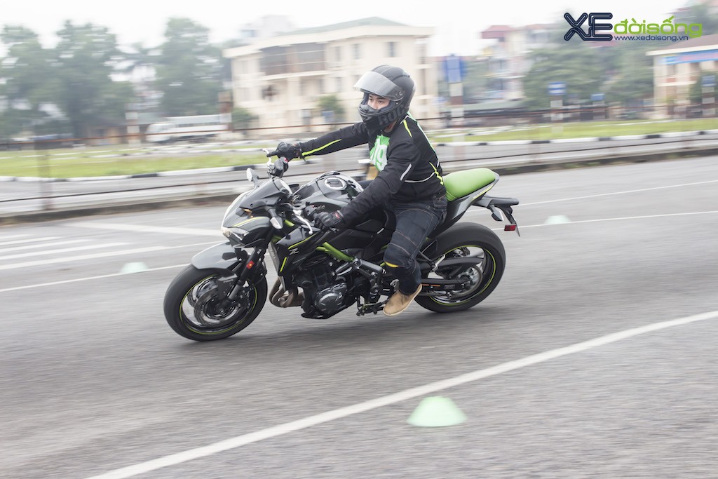 Hàng chục biker Hà Nội tụ tập luyện lái xe đầu năm ảnh 17