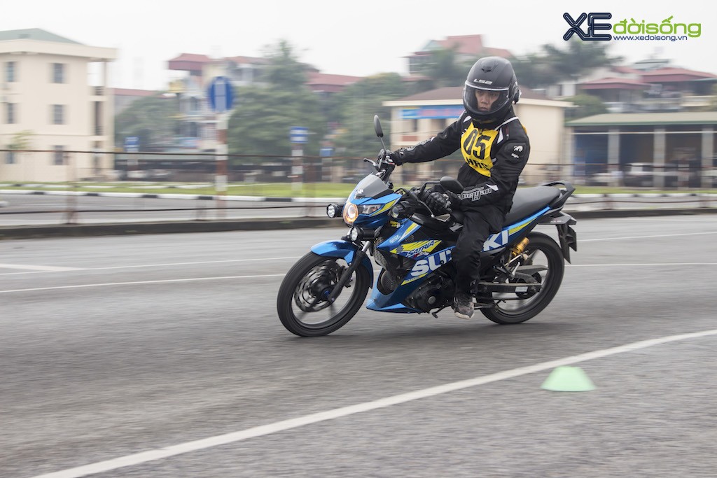 Hàng chục biker Hà Nội tụ tập luyện lái xe đầu năm ảnh 19
