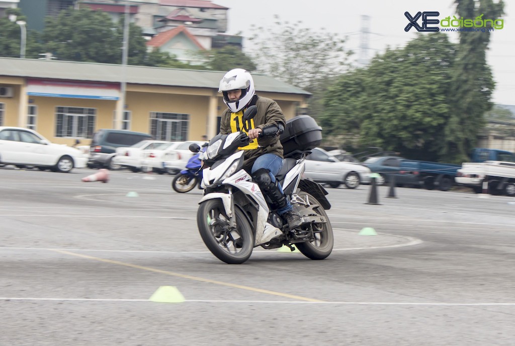 Hàng chục biker Hà Nội tụ tập luyện lái xe đầu năm ảnh 4