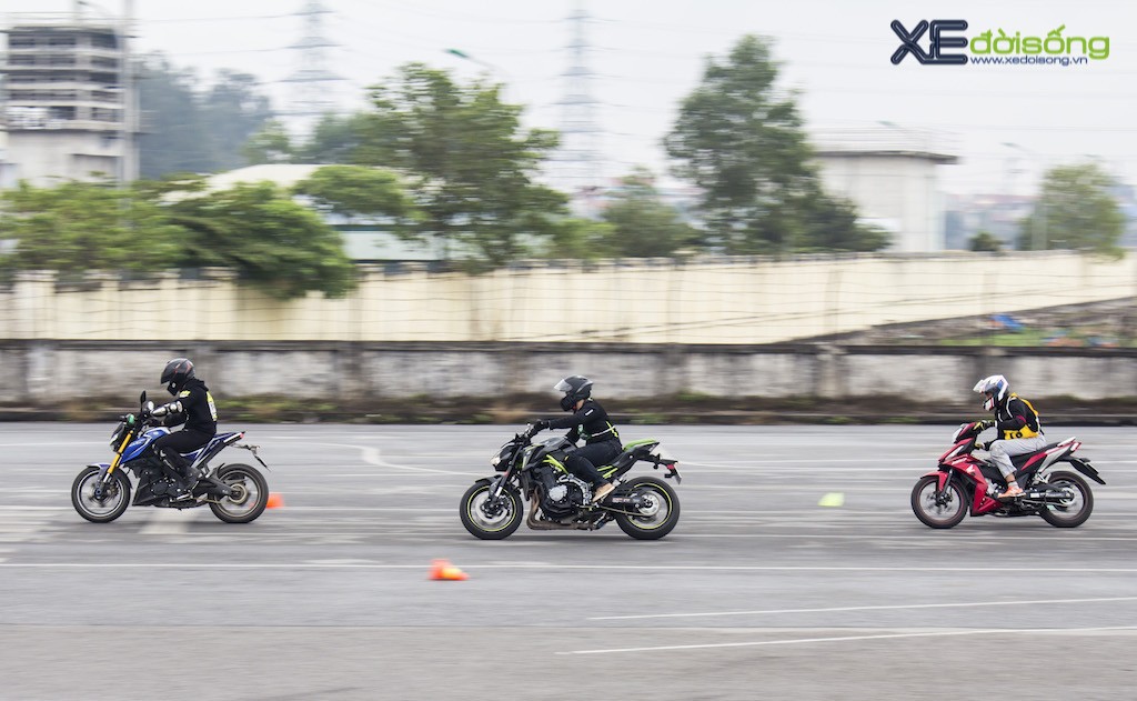 Hàng chục biker Hà Nội tụ tập luyện lái xe đầu năm ảnh 5