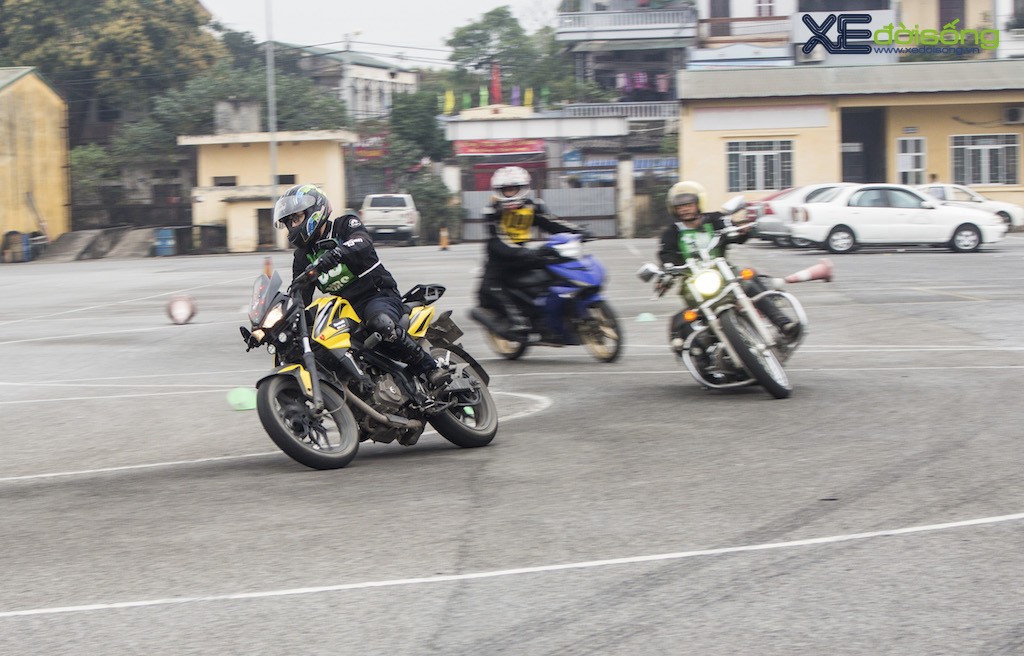 Hàng chục biker Hà Nội tụ tập luyện lái xe đầu năm ảnh 6