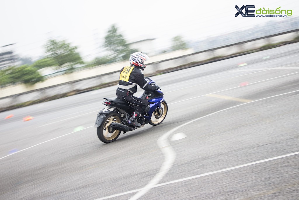 Hàng chục biker Hà Nội tụ tập luyện lái xe đầu năm ảnh 8