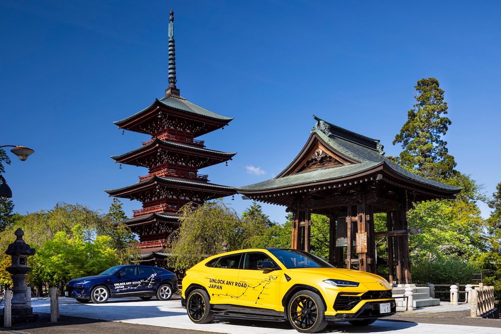 Ai bảo Lamborghini không “phượt” xuyên quốc gia được? Cặp đôi Urus vượt hơn 6.500km xuyên Nhật, ngắm hoa anh đào mùa Xuân ảnh 1