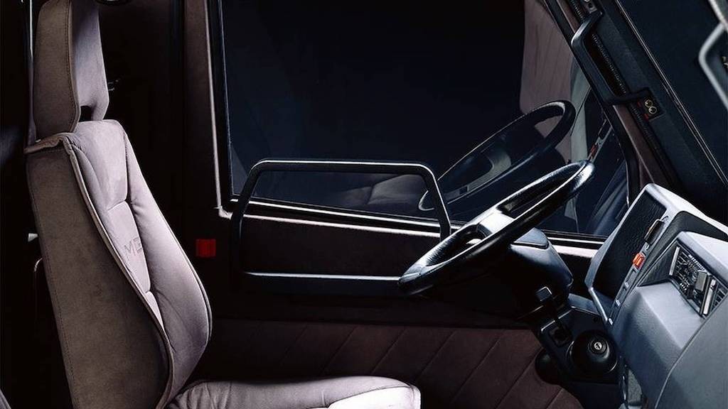 Khó tin rằng Mercedes-AMG đã từng tạo ra một chiếc xe khách thể thao từ “tiền bối” V-Class cách đây 30 năm! ảnh 5