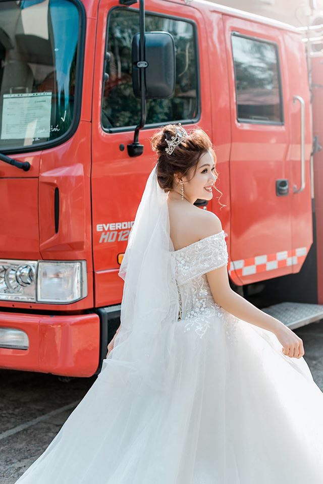 Độc đáo Xe cứu hỏa làm nền bộ ảnh cưới ấn tượng của chiến sĩ PCCC ở Thanh Hóa ảnh 12