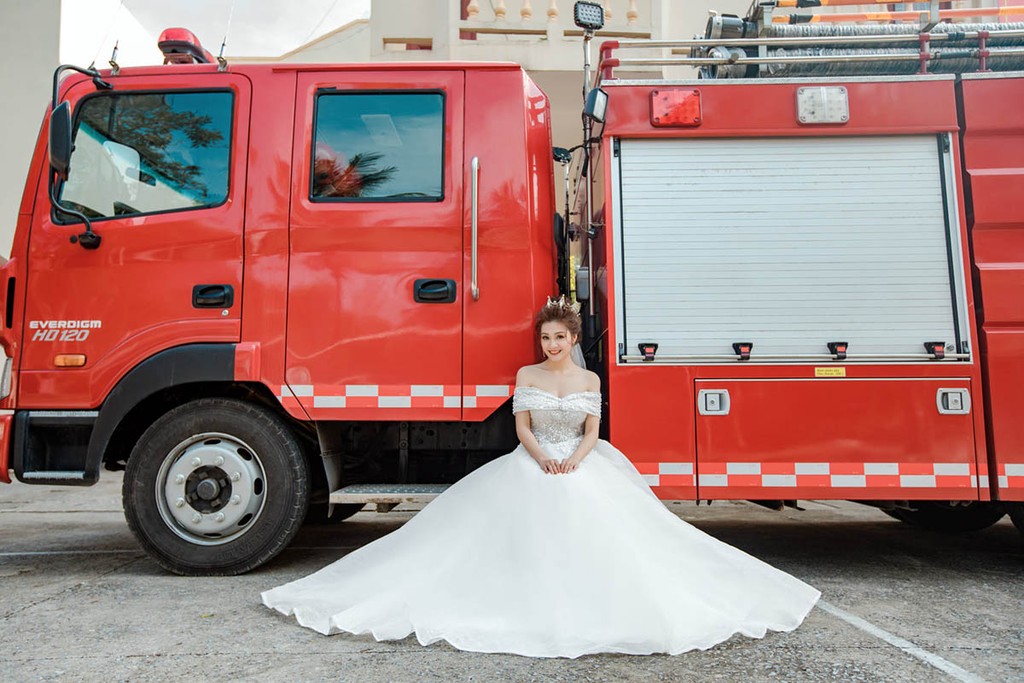 Độc đáo Xe cứu hỏa làm nền bộ ảnh cưới ấn tượng của chiến sĩ PCCC ở Thanh Hóa ảnh 8