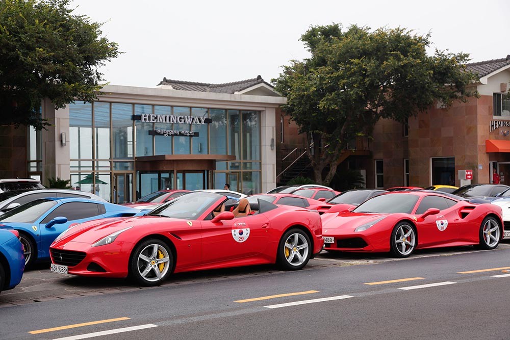 Dàn xe Ferrari hàng trăm tỉ ở Hàn Quốc mừng sinh nhật 70 năm “Ngựa chồm” ảnh 7