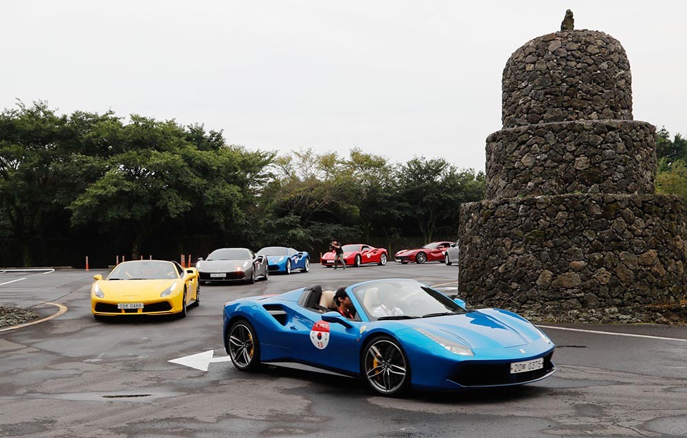 Dàn xe Ferrari hàng trăm tỉ ở Hàn Quốc mừng sinh nhật 70 năm “Ngựa chồm” ảnh 9