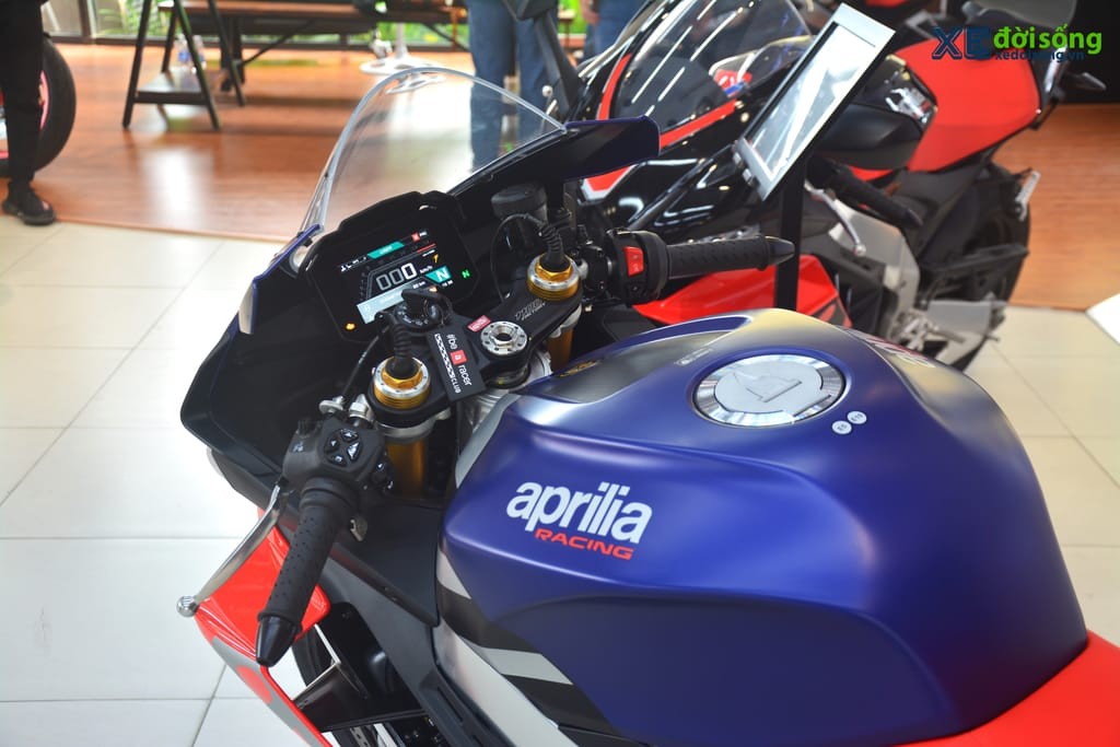 Siêu phẩm superbike Aprilia RSV4 Factory đầu tiên tại miền Bắc giao tới chủ nhân, Việt Nam đã có 8 chiếc lăn bánh ảnh 6