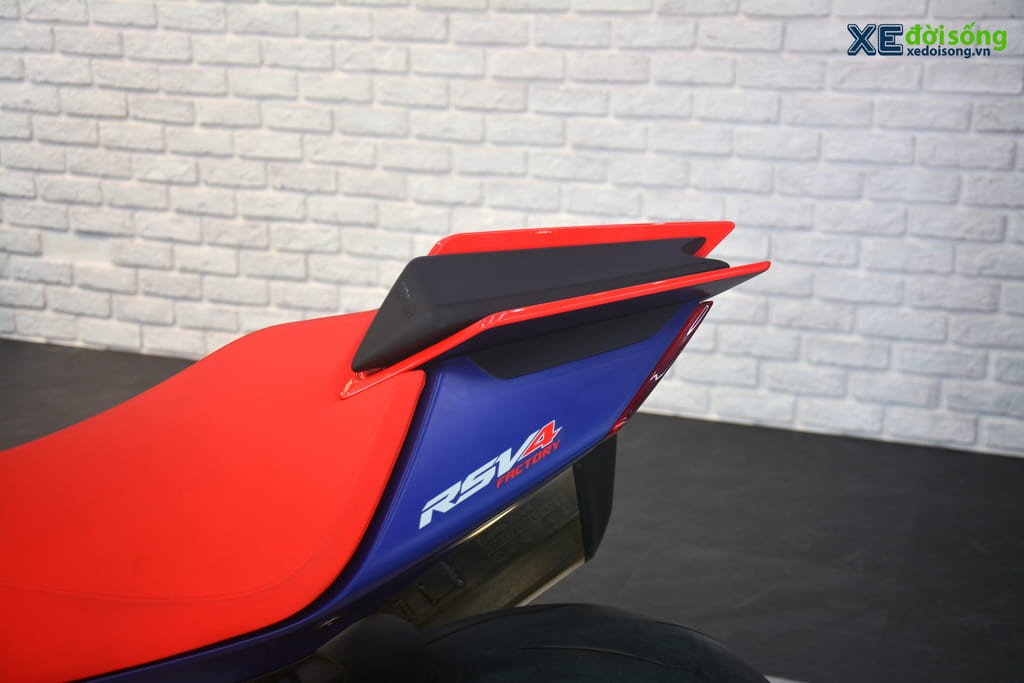 Siêu phẩm superbike Aprilia RSV4 Factory đầu tiên tại miền Bắc giao tới chủ nhân, Việt Nam đã có 8 chiếc lăn bánh ảnh 8