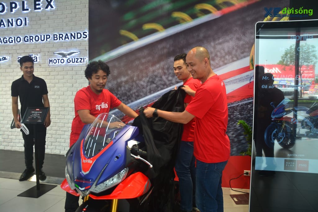 Siêu phẩm superbike Aprilia RSV4 Factory đầu tiên tại miền Bắc giao tới chủ nhân, Việt Nam đã có 8 chiếc lăn bánh ảnh 1