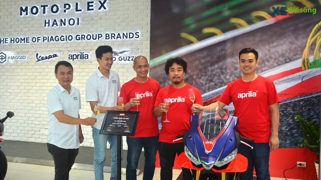 Siêu phẩm superbike Aprilia RSV4 Factory đầu tiên tại miền Bắc giao tới chủ nhân, Việt Nam đã có 8 chiếc lăn bánh ảnh 9