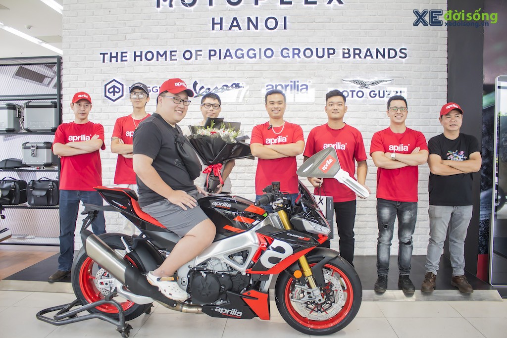 Siêu naked bike Aprilia Tuono V4 Factory 1100 đầu tiên tới tay khách hàng tại Việt Nam, là một YouTuber nổi tiếng ảnh 5