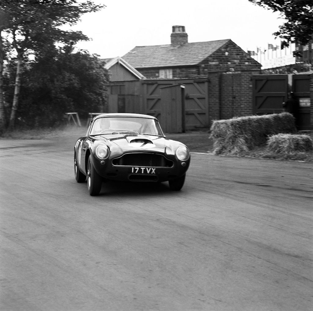 Aston Martin DB: 70 năm đẳng cấp xe GT Anh Quốc ảnh 4