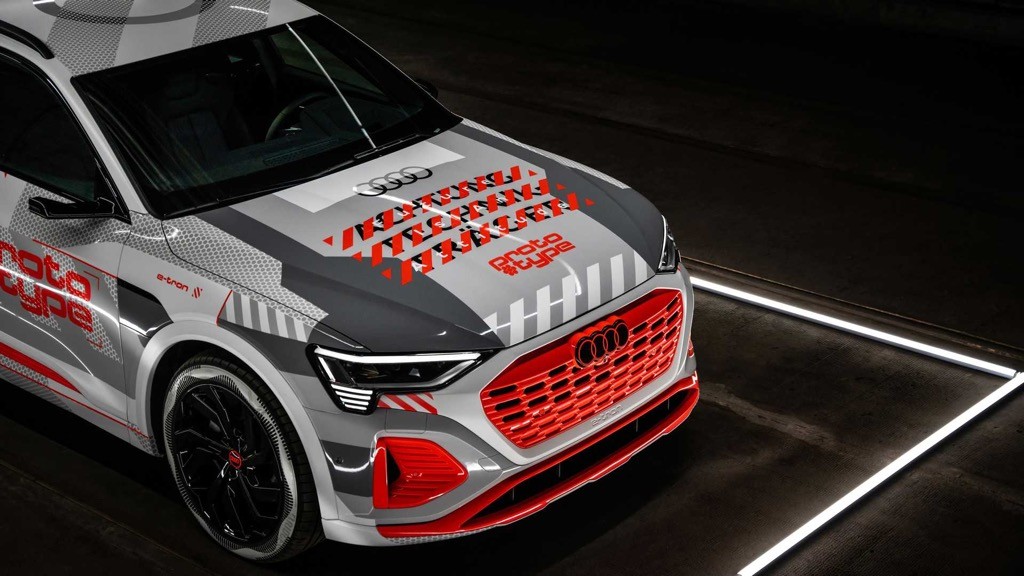 SUV điện Audi e-tron 2023 được “nhá hàng”, sẽ mang tên mới là Q8 e-tron? ảnh 2