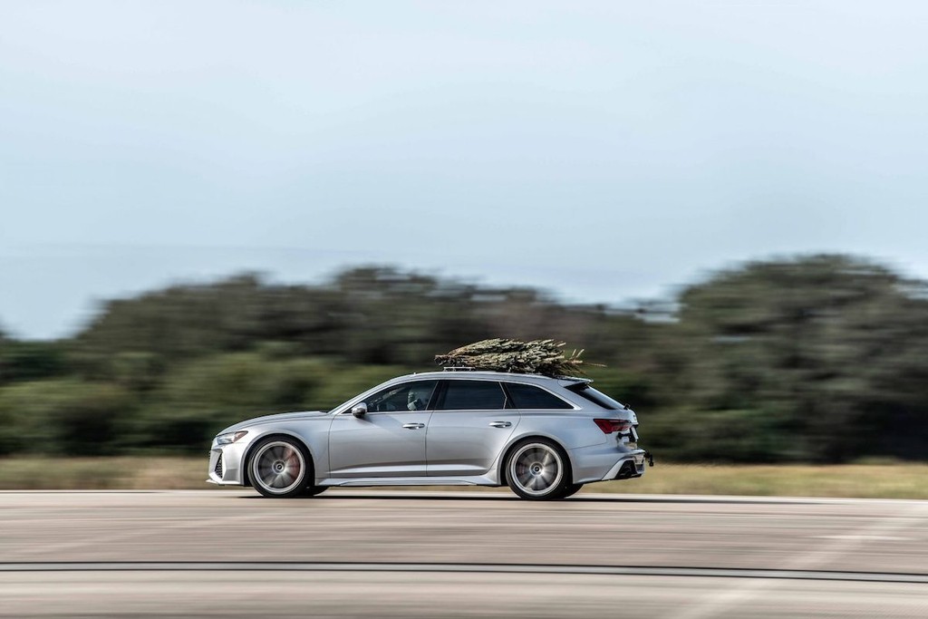 Audi RS 6 Avant lập kỷ lục tốc độ với cây thông Noel trên nóc xe ảnh 3