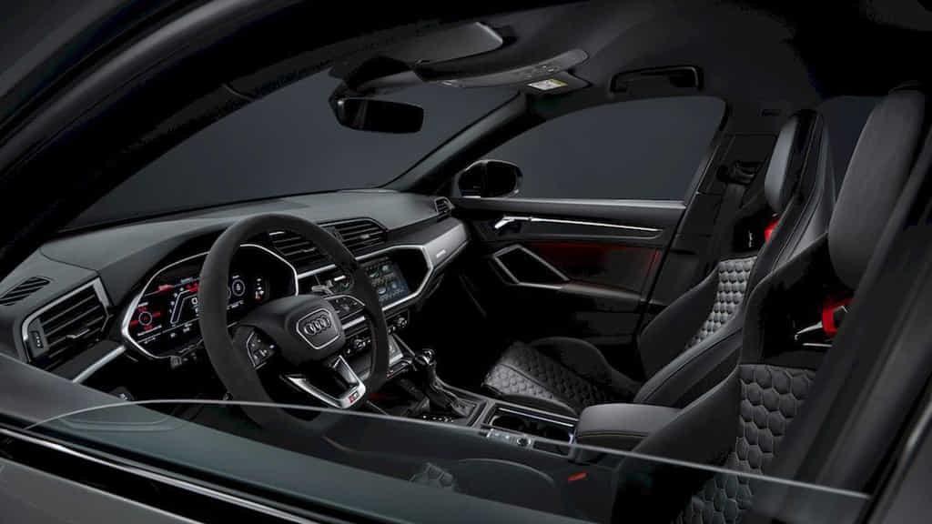 Audi kỷ niệm 10 năm mẫu SUV hiệu suất cao RS Q3 với gói ngoại thất tối màu ảnh 6