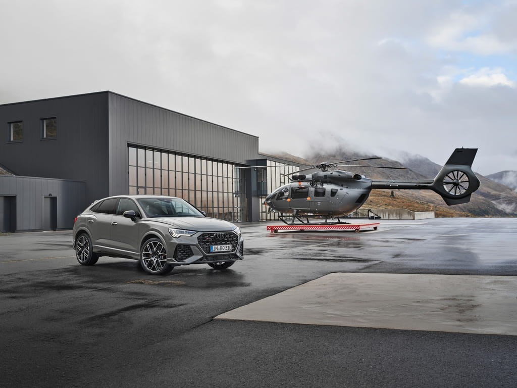 Audi kỷ niệm 10 năm mẫu SUV hiệu suất cao RS Q3 với gói ngoại thất tối màu ảnh 11