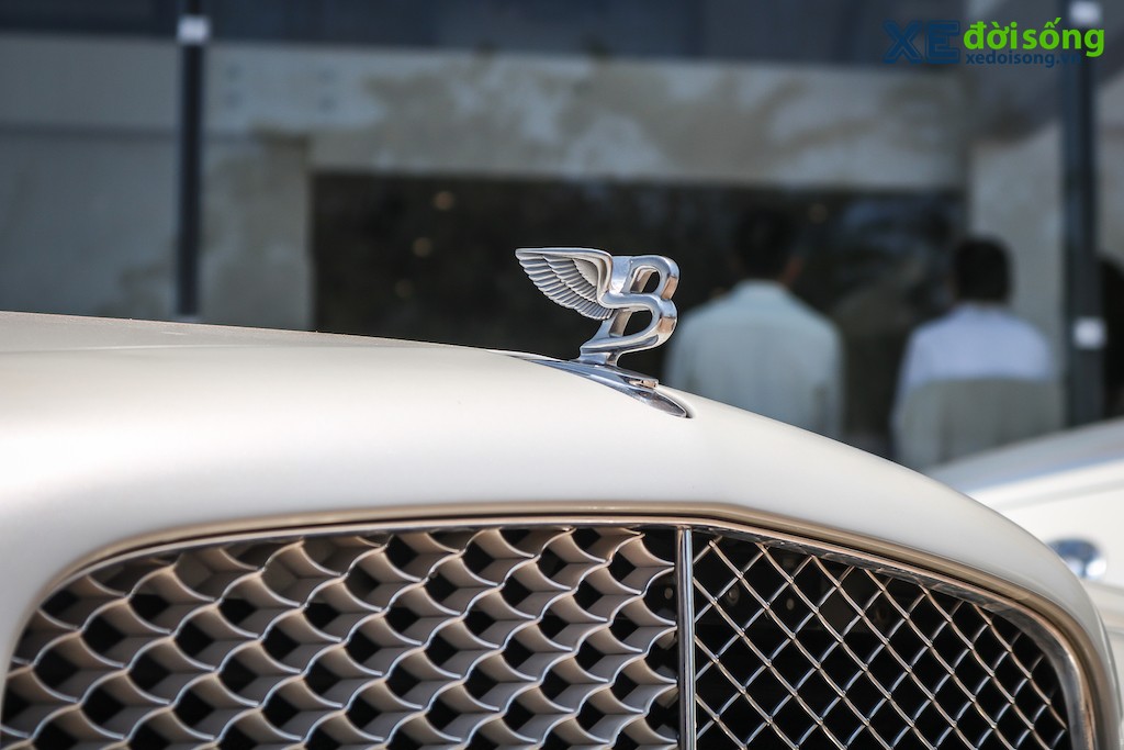 Diện kiến Bentley mui trần Azure cực hiếm ở Việt Nam, thuộc sở hữu của “trùm cafe” Trung Nguyên ảnh 9
