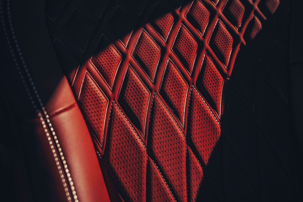 “Mãn nhãn” với nội thất của chiếc Bentley sang trọng nhất hiện tại, quy trình chế tạo khiến mọi người trầm trồ ảnh 2