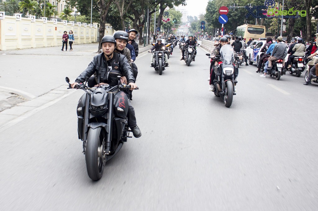 Chùm ảnh: Hàng chục biker Hà Nội đi chơi xuân mùng 3 Tết ảnh 16