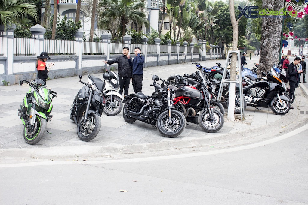 Chùm ảnh: Hàng chục biker Hà Nội đi chơi xuân mùng 3 Tết ảnh 18