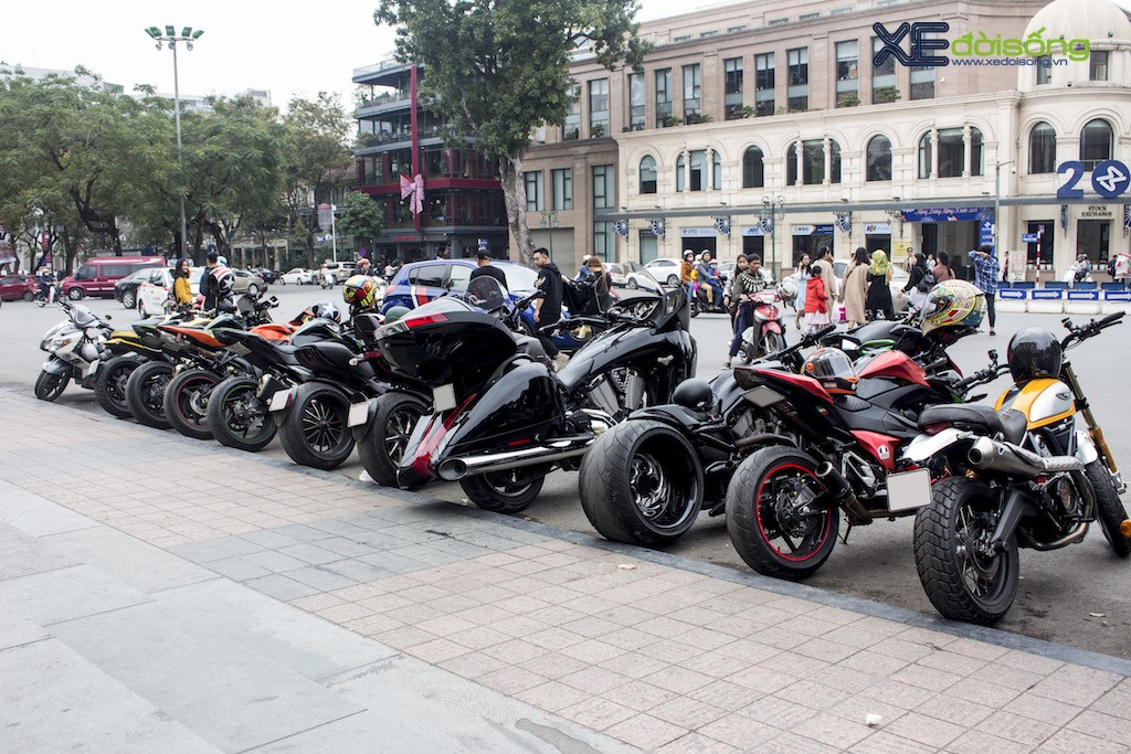 Chùm ảnh: Hàng chục biker Hà Nội đi chơi xuân mùng 3 Tết ảnh 3