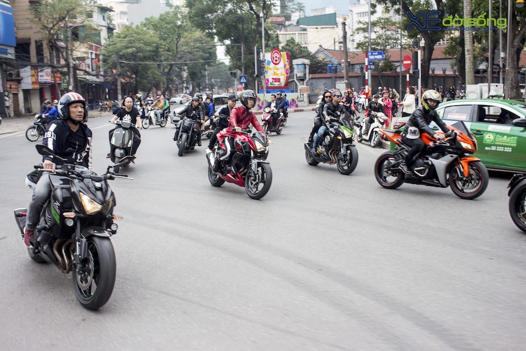 Chùm ảnh: Hàng chục biker Hà Nội đi chơi xuân mùng 3 Tết ảnh 6