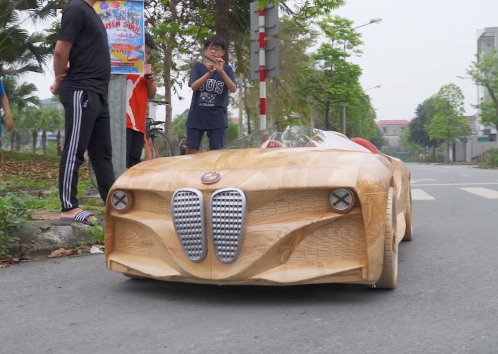 Sau Bugatti Centodieci, thợ mộc Việt lại khiến cả Thế giới trầm trồ bởi BMW 328 Hommage bằng gỗ ảnh 2