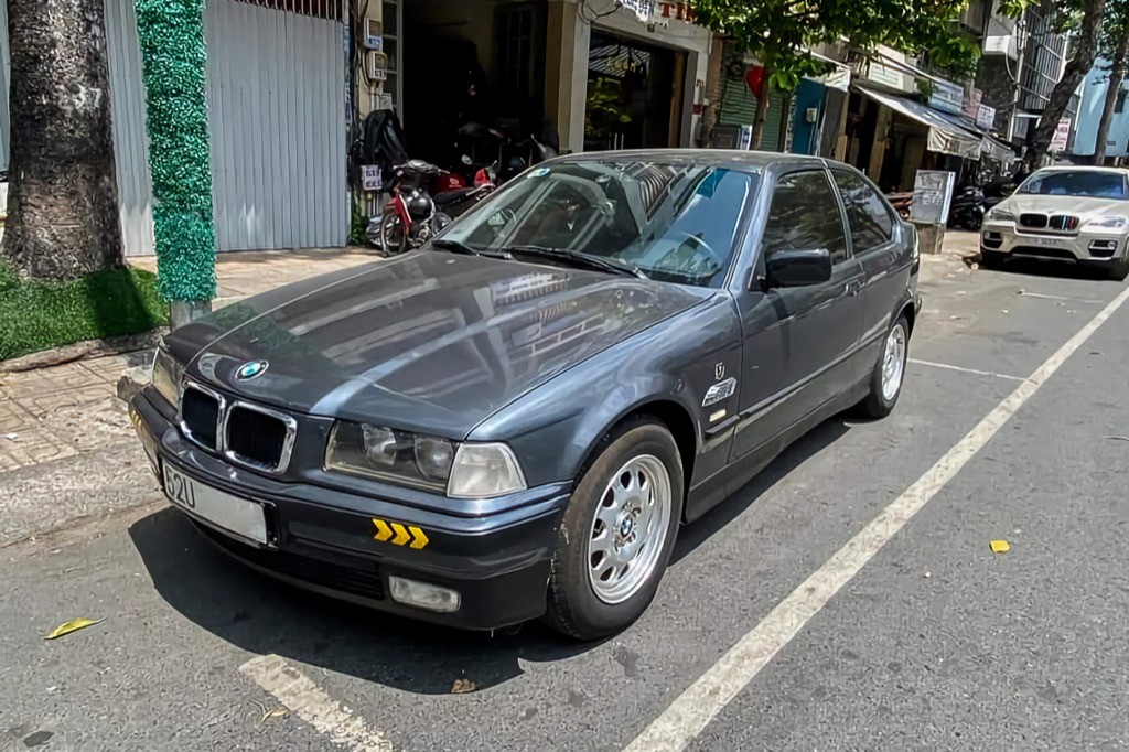 Xe lạ tại Việt Nam: Là BMW 3 series, nhưng là bản “mini” hơn dành cho đô thị ảnh 1
