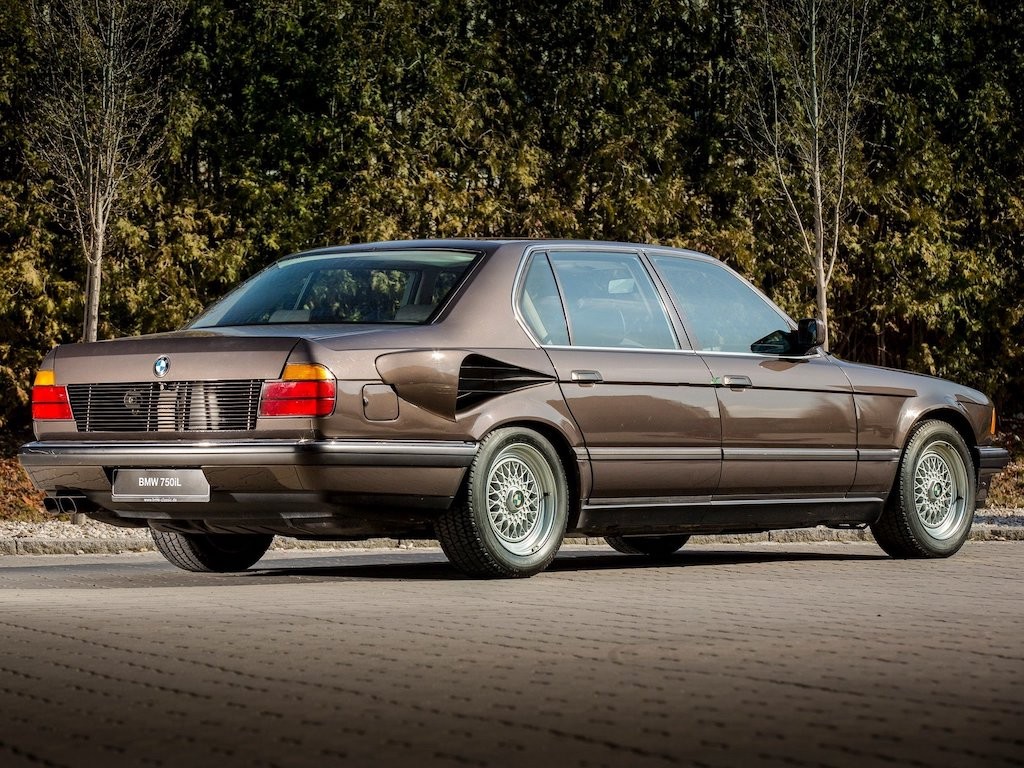 Đã từng có thời BMW định nhồi động cơ “siêu to khổng lồ” này vào 7 Series! ảnh 2
