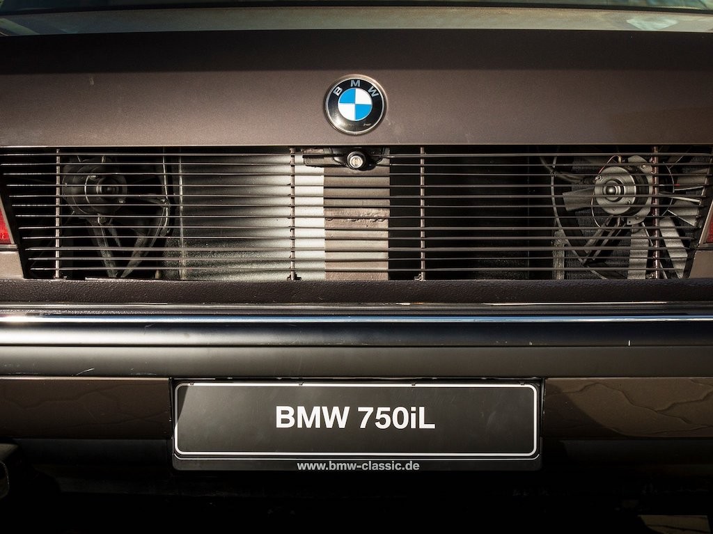 Đã từng có thời BMW định nhồi động cơ “siêu to khổng lồ” này vào 7 Series! ảnh 4