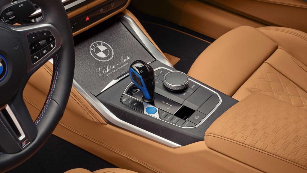 BMW lại bắt tay với hãng thời trang Kith, làm xe điện i4 M50 siêu hiếm  ảnh 6