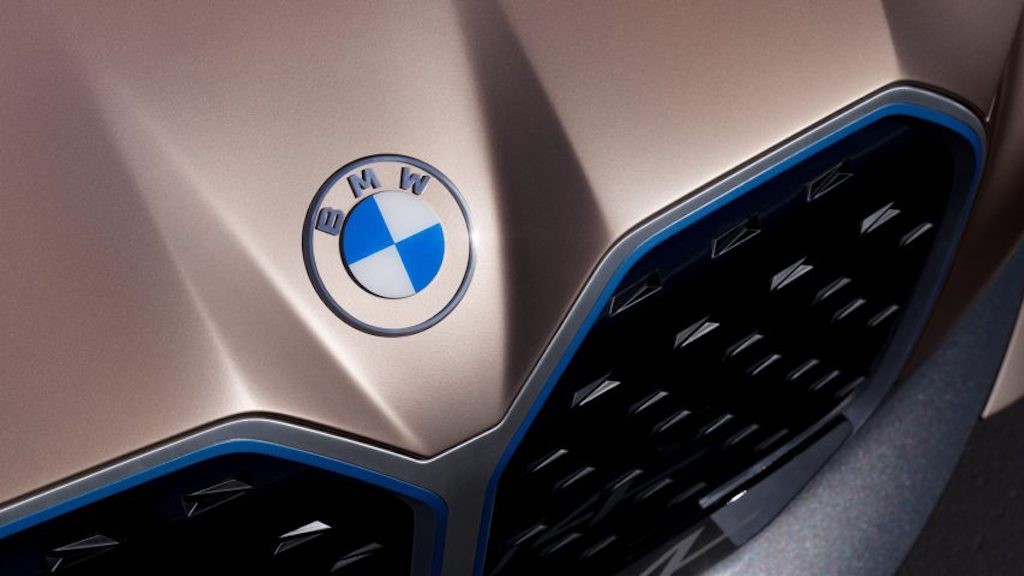 Trong hơn 100 năm qua, logo nổi tiếng của BMW đã thay đổi như thế nào? ảnh 1