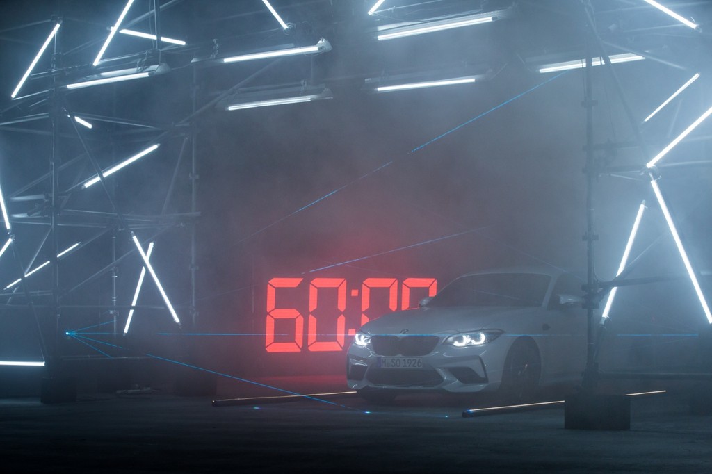 Hai màn lập kỷ lục thế giới “cực độc” của BMW M2 Competition ảnh 1