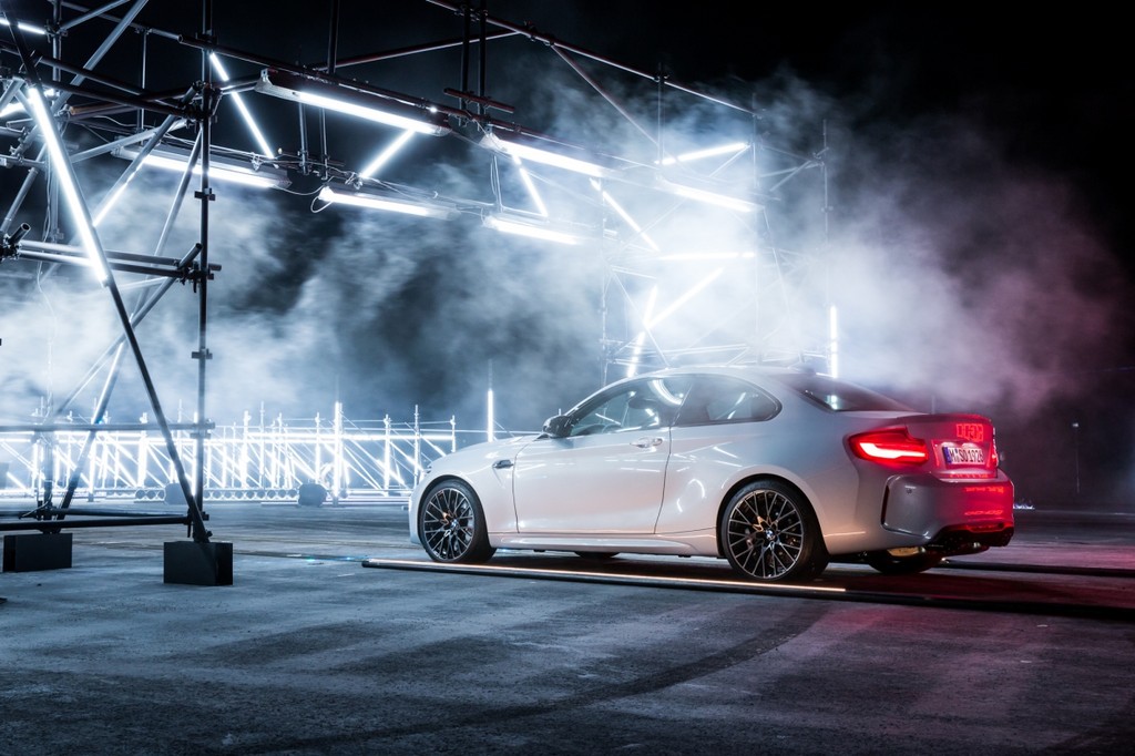 Hai màn lập kỷ lục thế giới “cực độc” của BMW M2 Competition ảnh 3