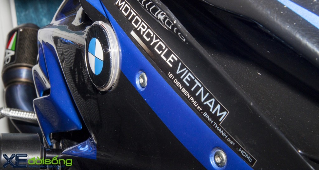 Chân dài Sài Thành “nóng bỏng” bên BMW S1000RR độ áo đấu Air Brush ảnh 15