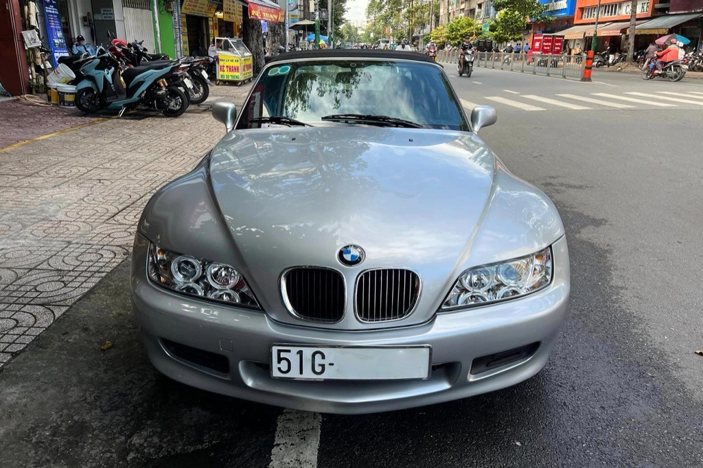 Bắt gặp mui trần BMW Z3 hàng độc địa của 'Qua' Vũ tại Sài Gòn ảnh 4