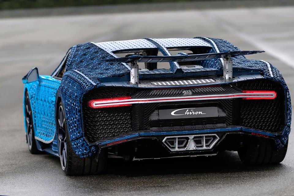 Siêu xe Bugatti Chiron LEGO y như thật, có thể chạy được ảnh 5