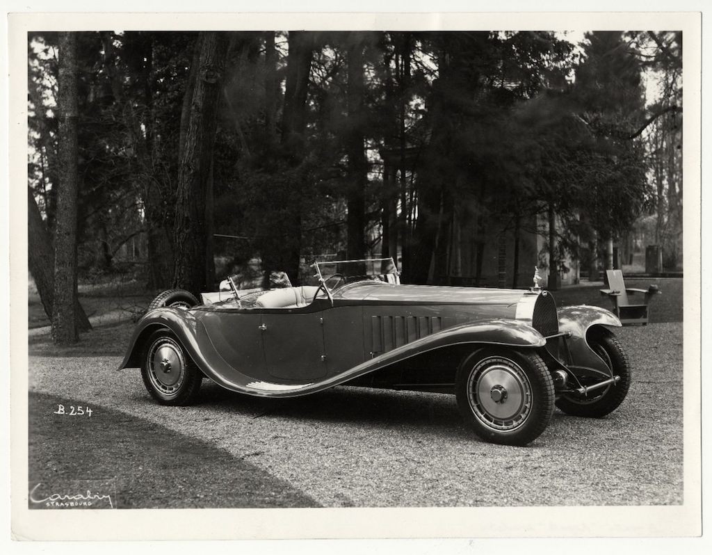 Bugatti giữ truyền thống nghệ thuật chế tác thân xe 