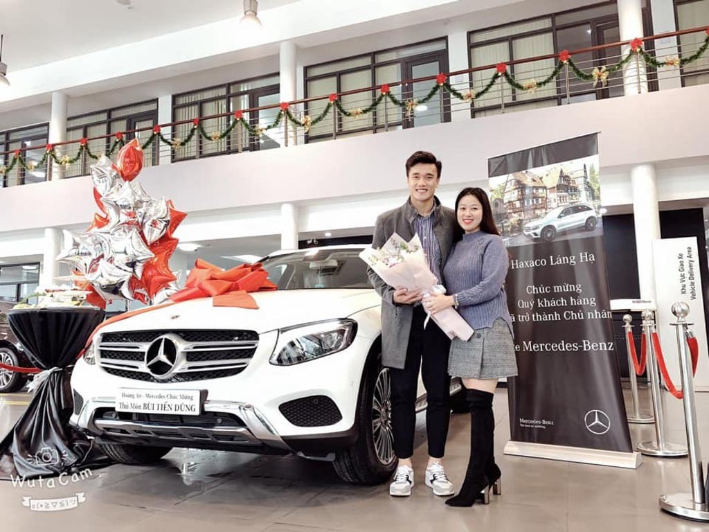 Thủ môn Bùi Tiến Dũng nhận xe sang Mercedes GLC trị giá gần 2 tỷ - quà tặng từ fan hâm mộ ảnh 3