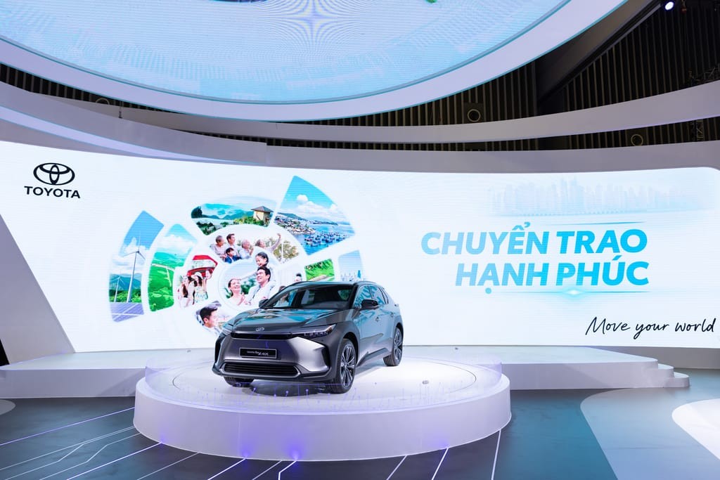 Ngoài bZ4X là tâm điểm, Toyota cũng thể hiện sự chuyển mình tại Triển lãm Ô tô Việt Nam 2022 ảnh 4